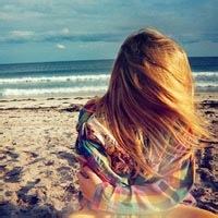 琥珀捧茶的头像-平头哥科技网